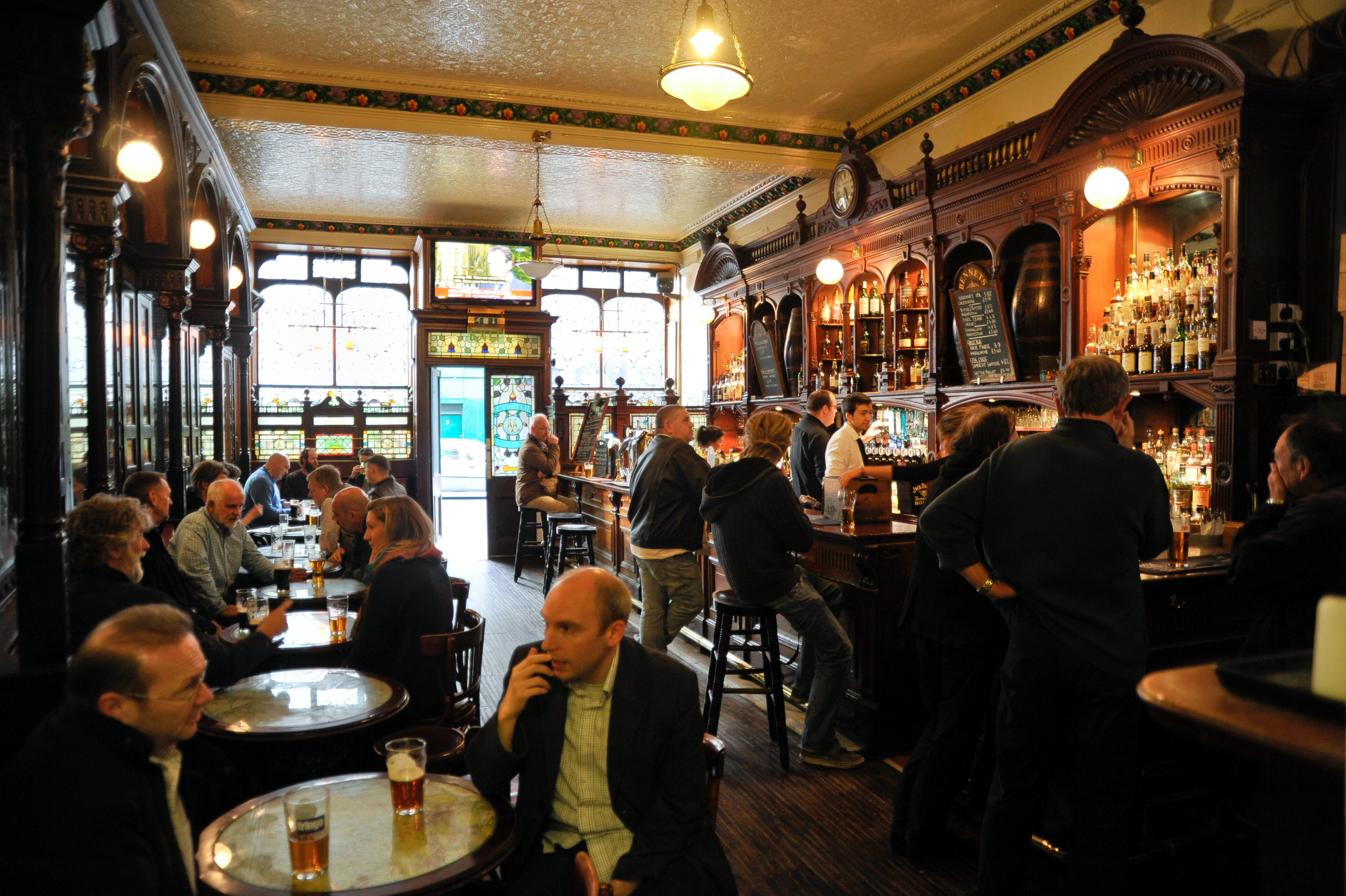 14 Best Pubs in Edinburgh Right Now