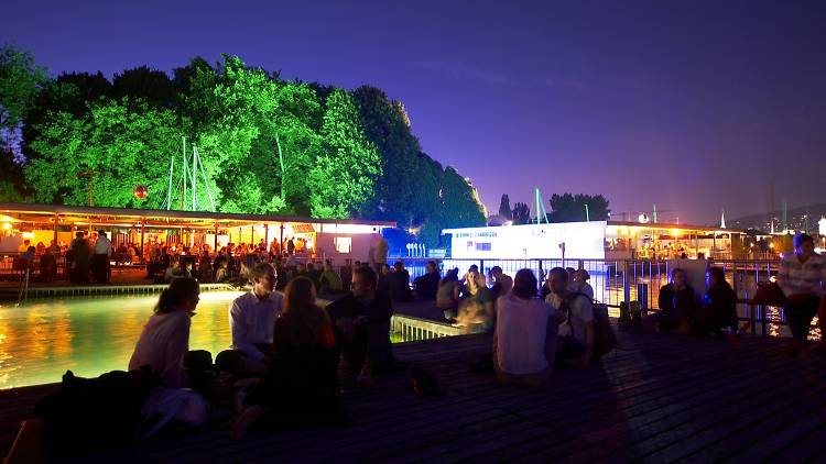 Visit the Flussbad Oberer Letten Badi