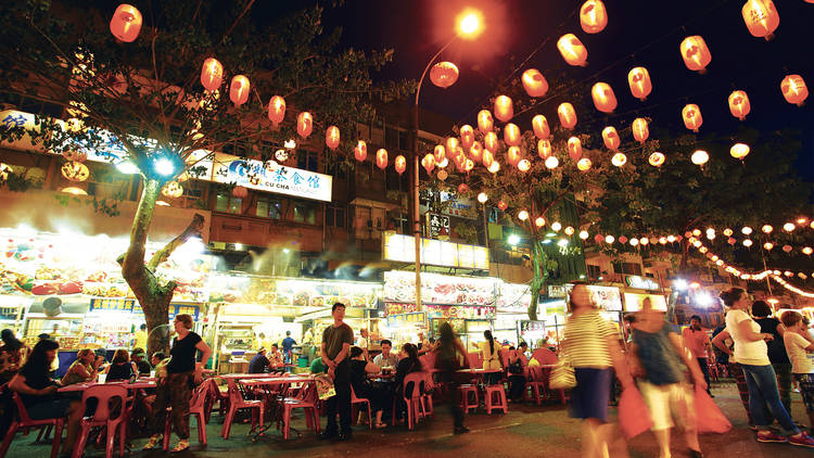 Indulge in street eats along Jalan Alor