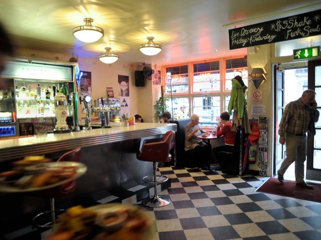 15 Best Bars in Edinburgh Right Now