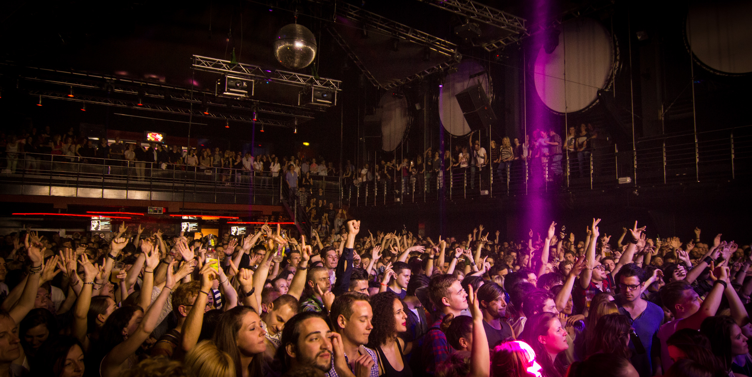 Клубы цюрих. A Concert at a local Club. Bazillus in Zurich Live Club.