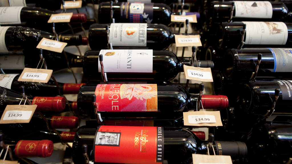 Vinic Wine Co Shopping in Evanston, Chicago