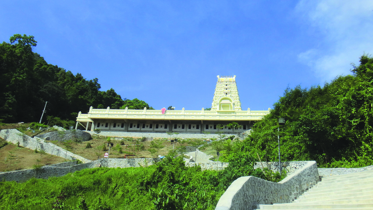 Waterfall Hilltop Temple (Arulmigu Sri Balathandayuthapani Temple)