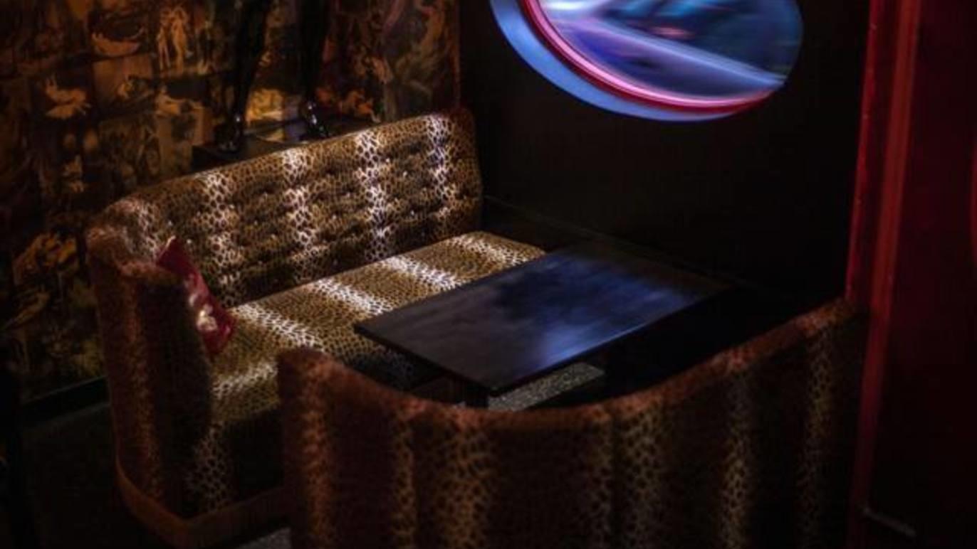 Lipstick Bars and pubs in Paris