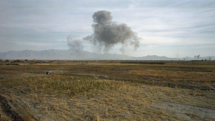 Luc Delahaye (US Bombing on Taliban Positions, 2001)