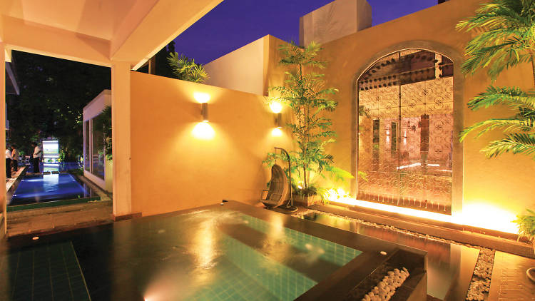 Colombo Courtyard is a hotel in Colombo
