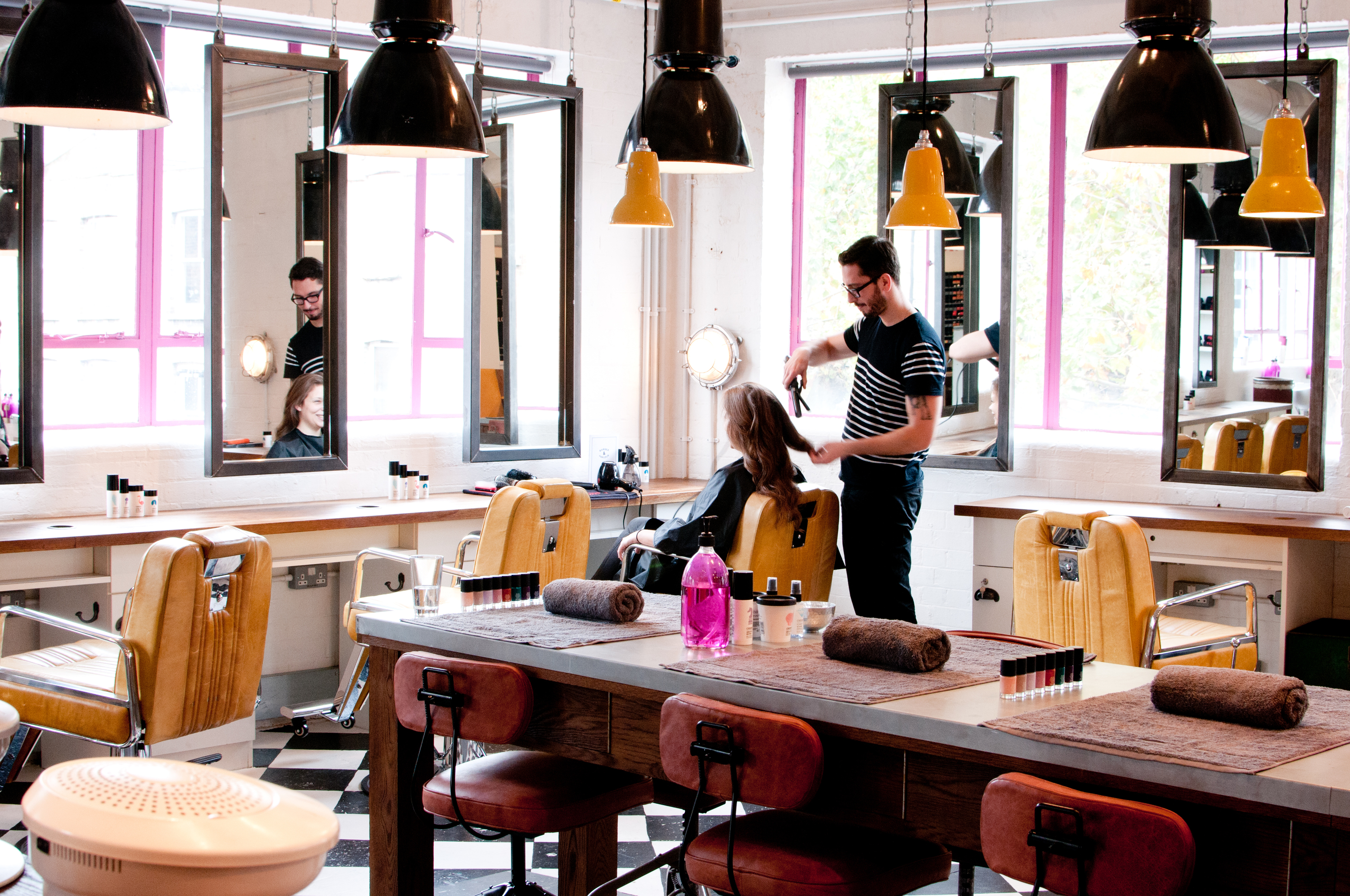 Quick beauty treatments in london – health and beauty in london ... Beauty parlour room