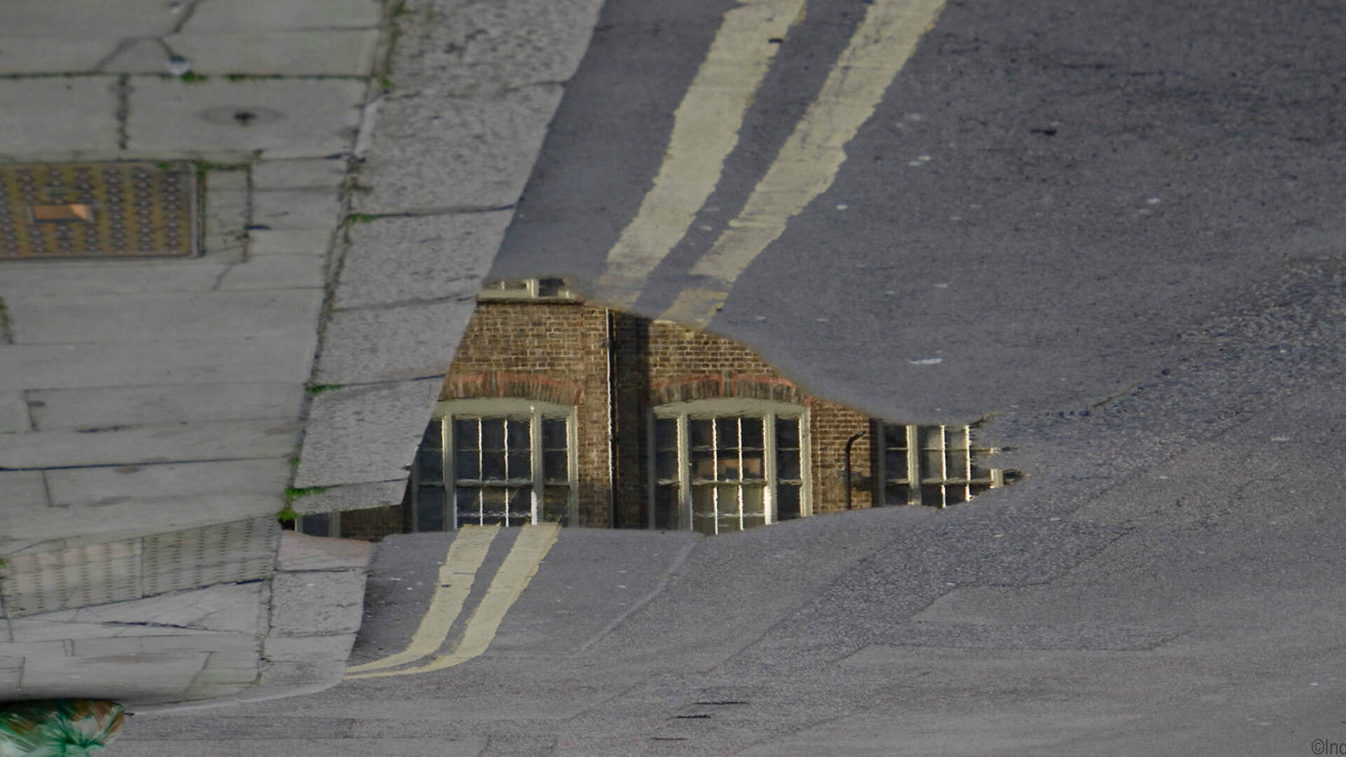 37 beautifully contorted photos of London from Lisa Wormsley