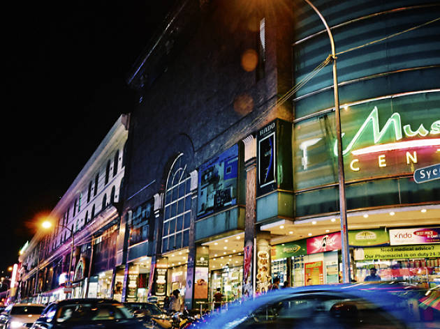 Mustafa Centre Serangoon Plaza Shopping In Kallang Singapore