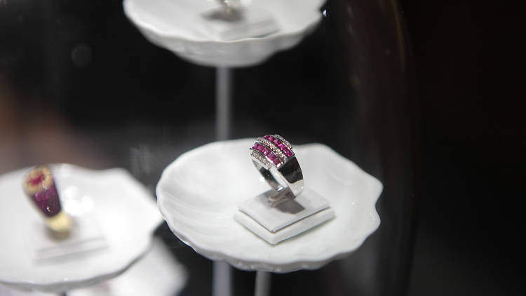 Colombo Jewellery Stores is a high end jewellery store in Colombo