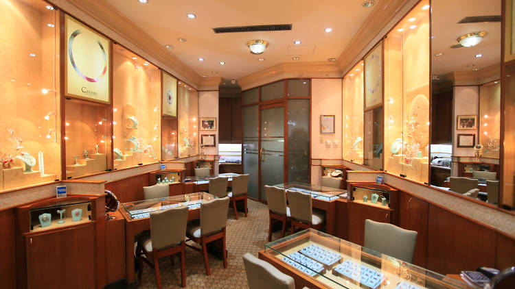 Careems Jewellers is a gem and jewellery store in Colombo