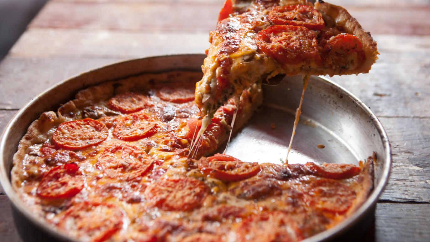 18 Best Deep Dish Pizza Restaurants in Chicago For Giant Slices