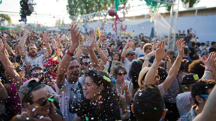 Fête dantesque • Otto10, Sous l’épave est la plage