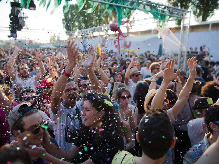 Fête dantesque • Otto10, Sous l’épave est la plage