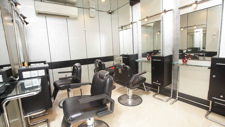 Sleek Salon is a hair and beauty salon in Colombo
