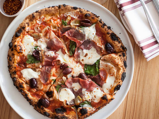 16 Best Pizza Restaurants In Chicago For A Cheesy Meal