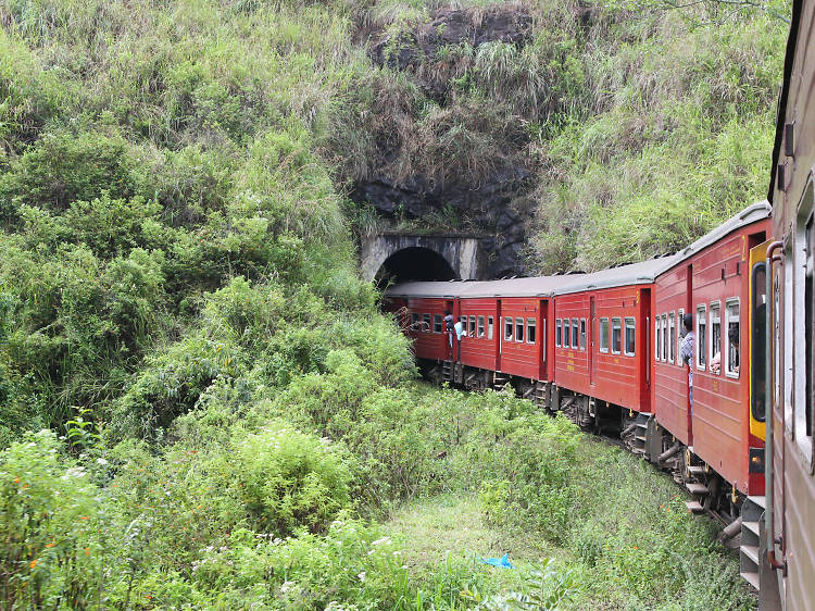 Train Journey from Colombo to Badulla via Kandy