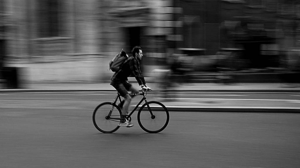 36 vibrant photos of life in London from Vera Stevens