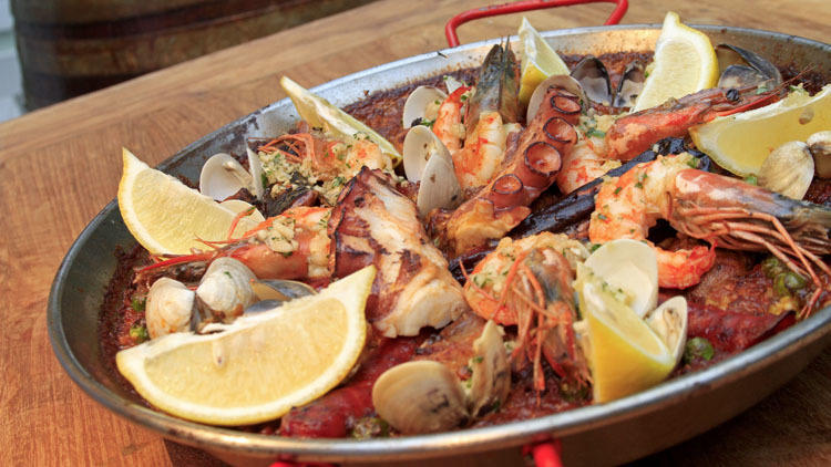 Seafood & chicken paella, UNA