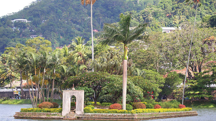 Kandy Lake is a popular place in Kandy