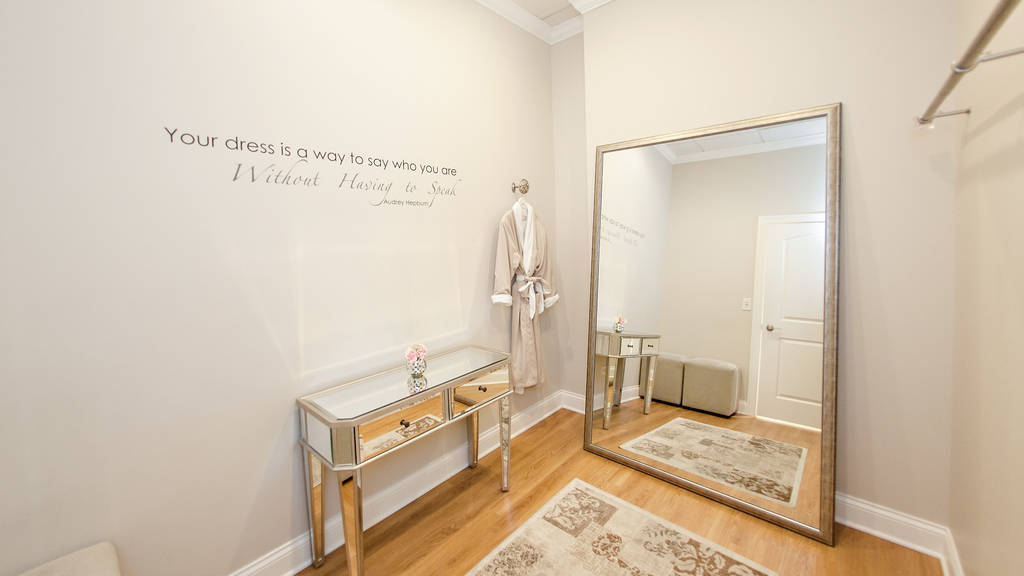 Bella Bianca Shopping in Rush & Division, Chicago