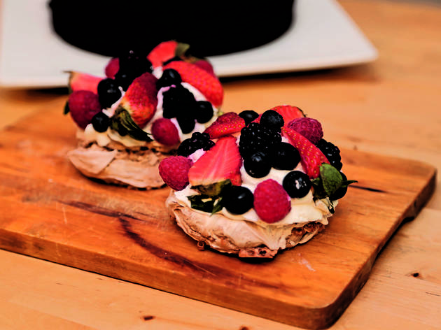 Tray Cafe pavlova Tray Cafe pavlova