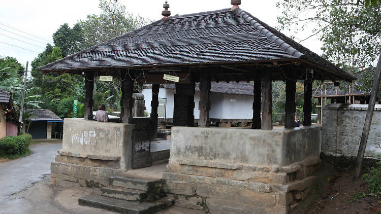 Embekke Devalaya is a temple in Kandy