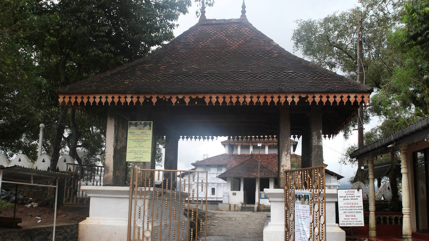 Lankathilaka Temple | Art in Pilimathalawa, Sri Lanka