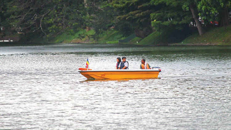 Kandy Lake is a popular place in Kandy