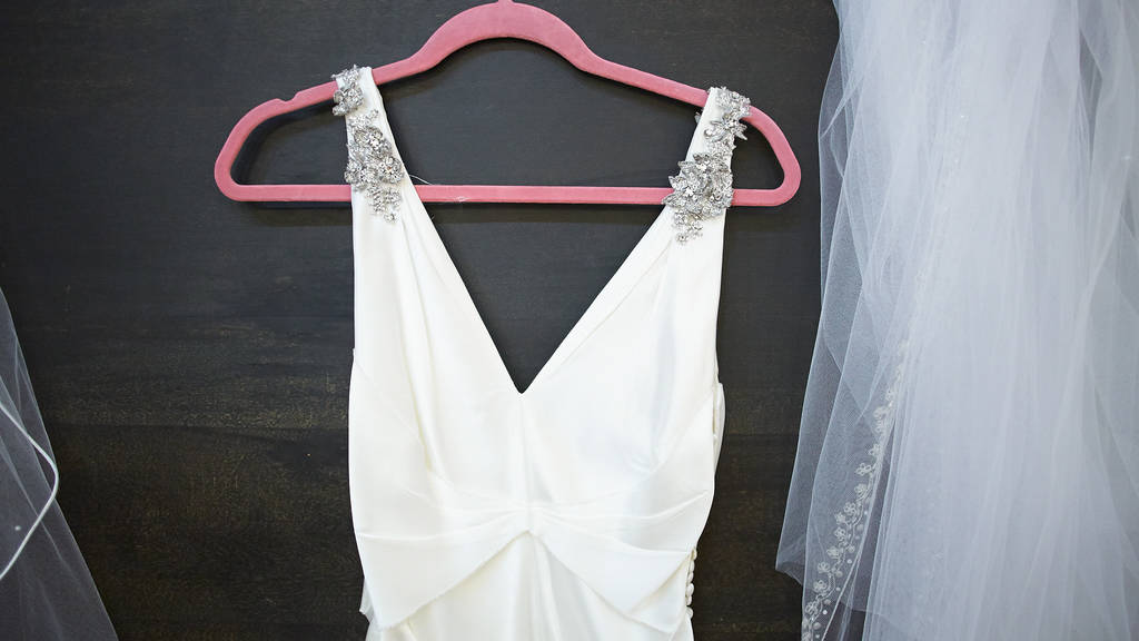 i do bridal consignment