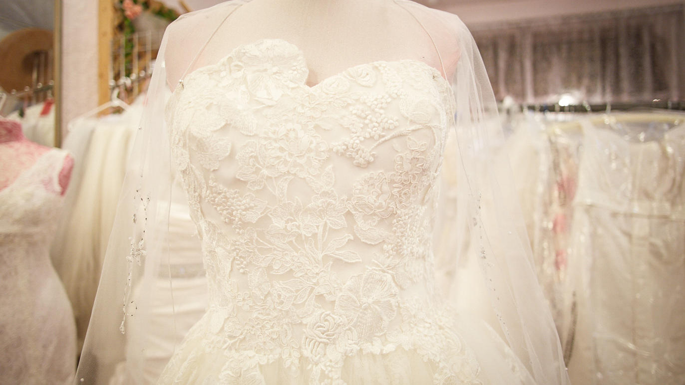 i do bridal consignment