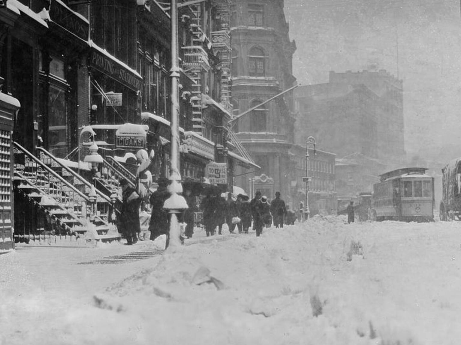 See photos of NYC in snowstorms through the decades