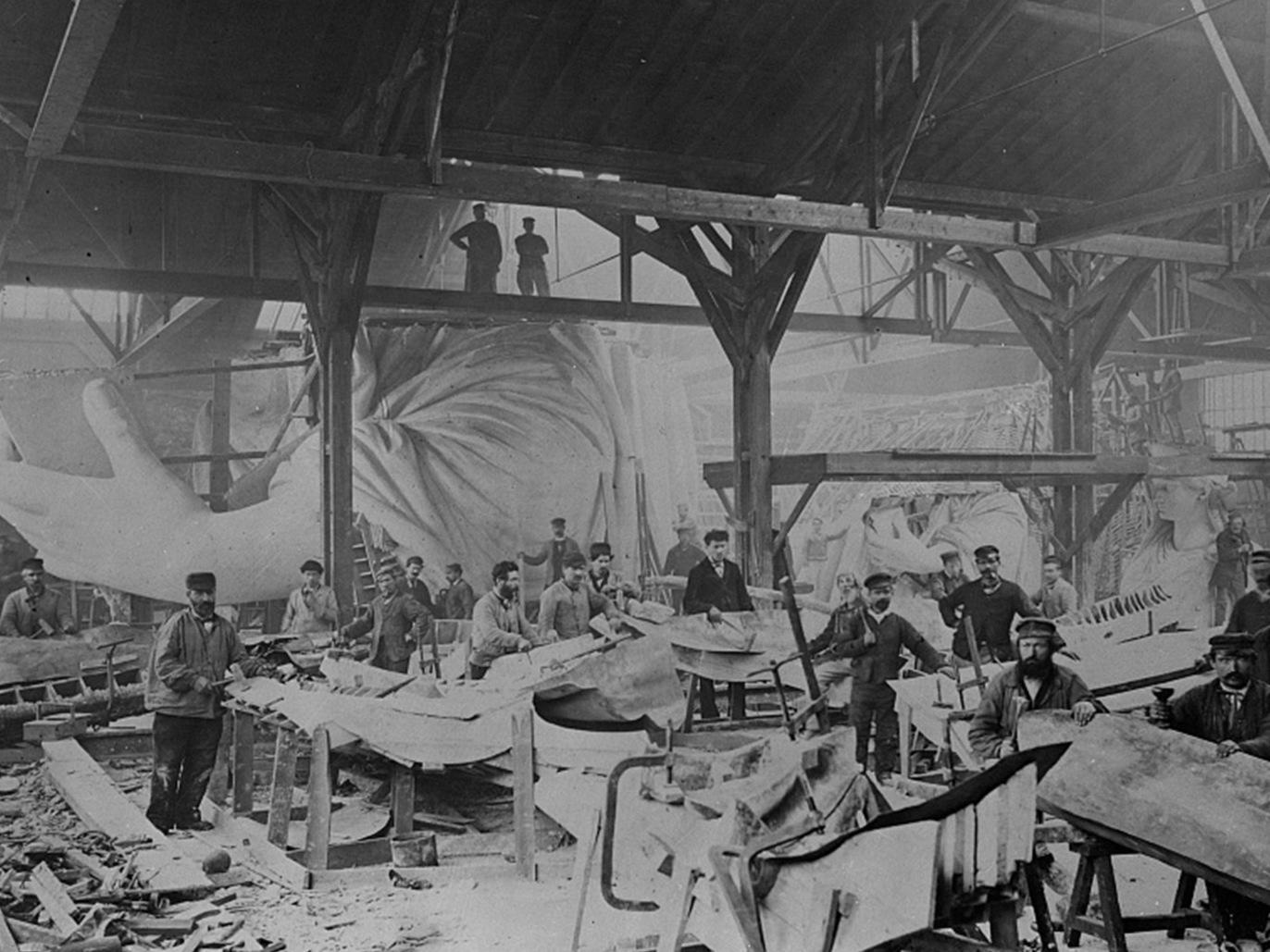 11 vintage photos of the construction of the Statue of Liberty