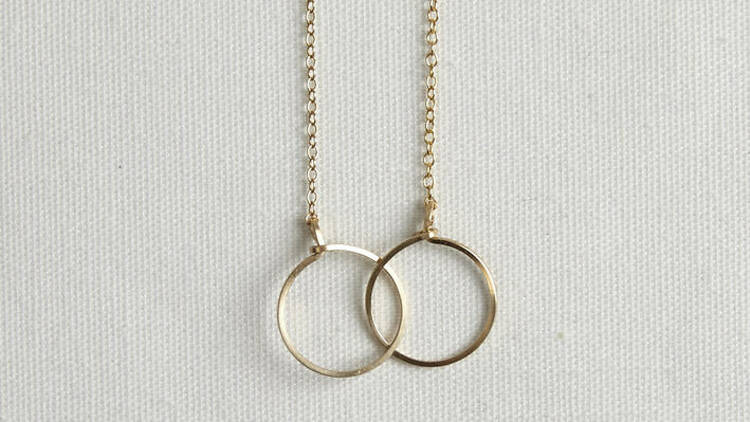 Interlocking circles necklace