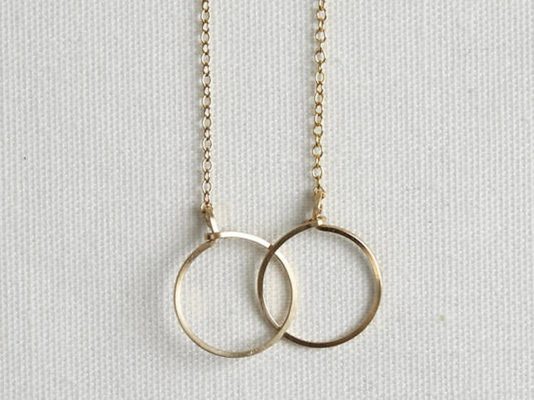 Interlocking circles necklace