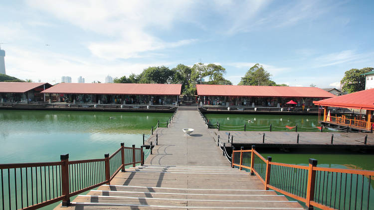 Floating Market in Pettah is a venue in Colombo