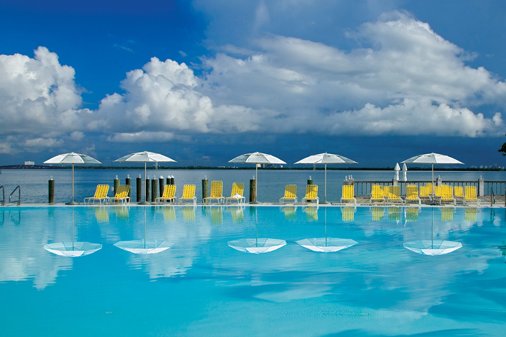 11 Best Swimming Pools in Miami for Splashing and Relaxing