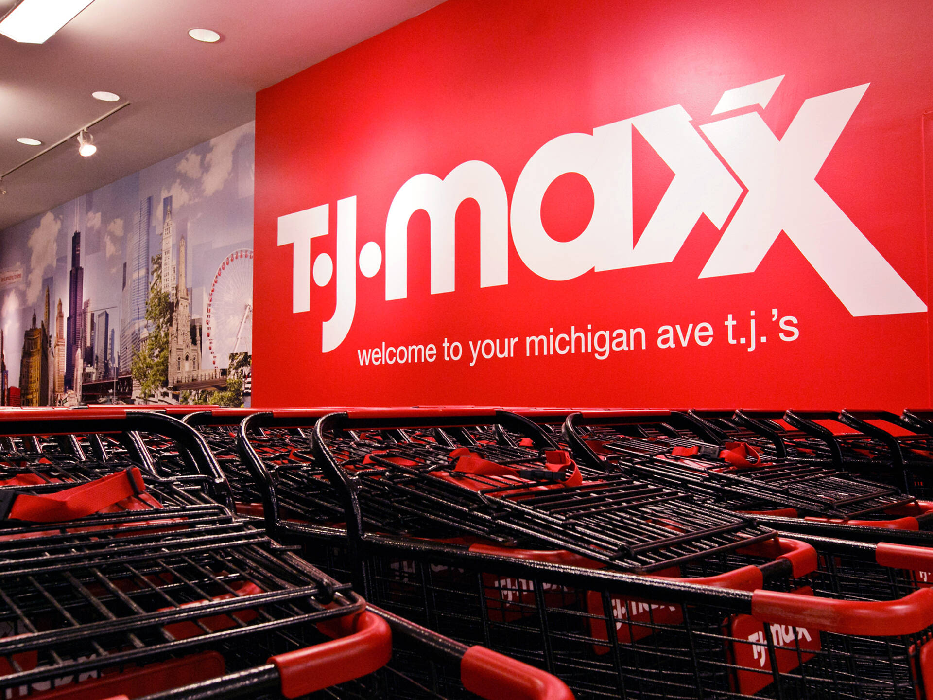 Outlet stores in Chicago for discount clothes and furniture