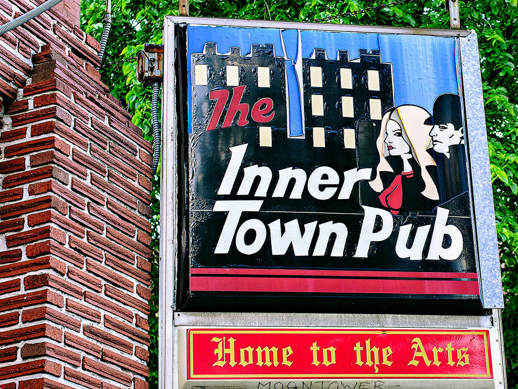 Guide to bars in Ukrainian Village and Noble Square