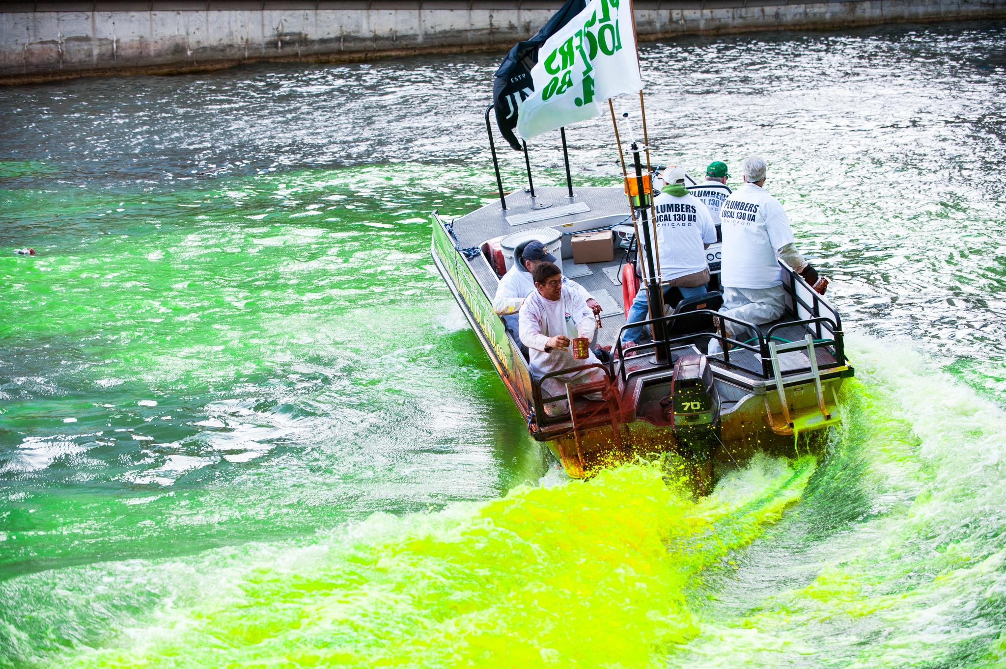 Chicago River runs green in annual St. Patrick's Day tradition