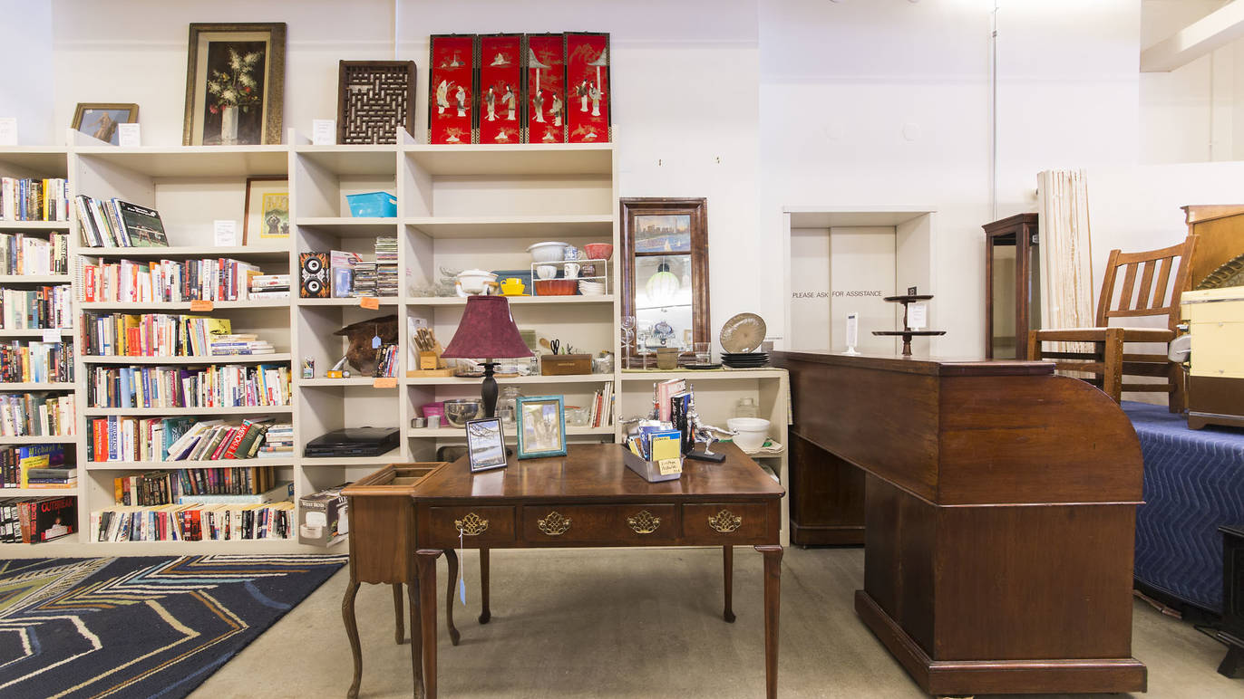 New Elephant Resale Shop of Chicago, NFP Shopping in Lincoln Park