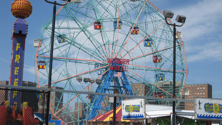 El parque de atracciones Wonder Wheel 