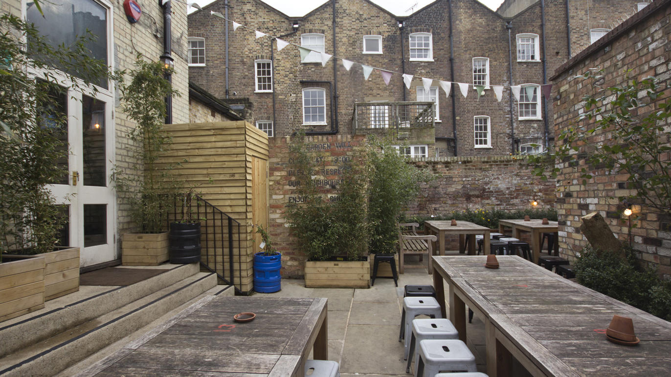 Earl of Essex Bars and pubs in Islington, London