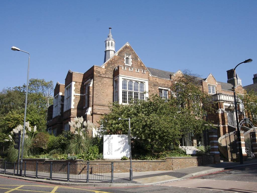 50 Best Art Galleries In London, From Institutions To Tiny Exhibition