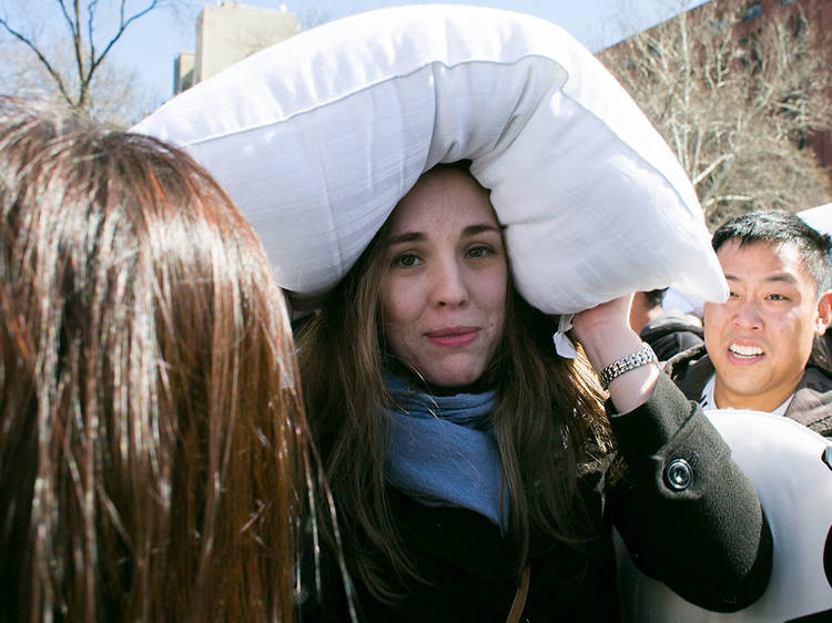  Everything you need to know to survive the NYC Pillow Fight (2014)