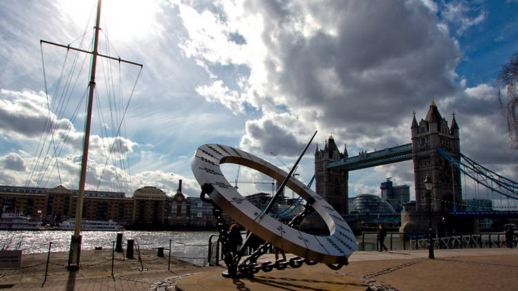 Sun dial at Tower Bridge