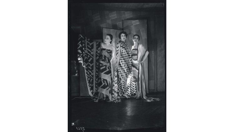 Sonia Delaunay: Three fashion models, boulevard Malesherbes, Paris, c 1925. Bibliothèque Kandinsky, Centre Pompidou. 