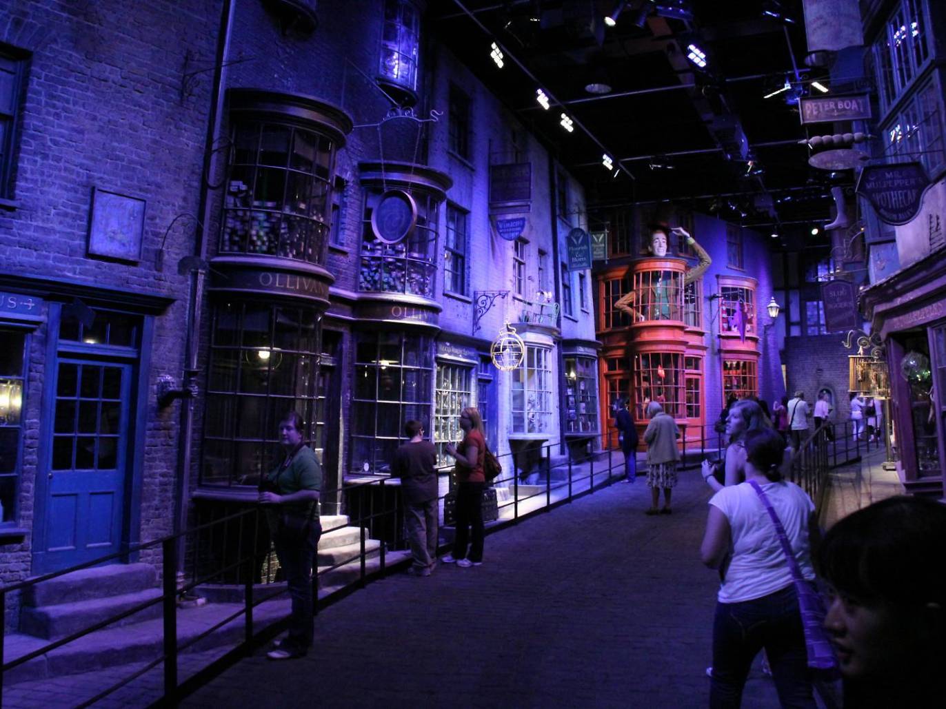 14 Best Harry Potter Places To Visit, Including Film Sets