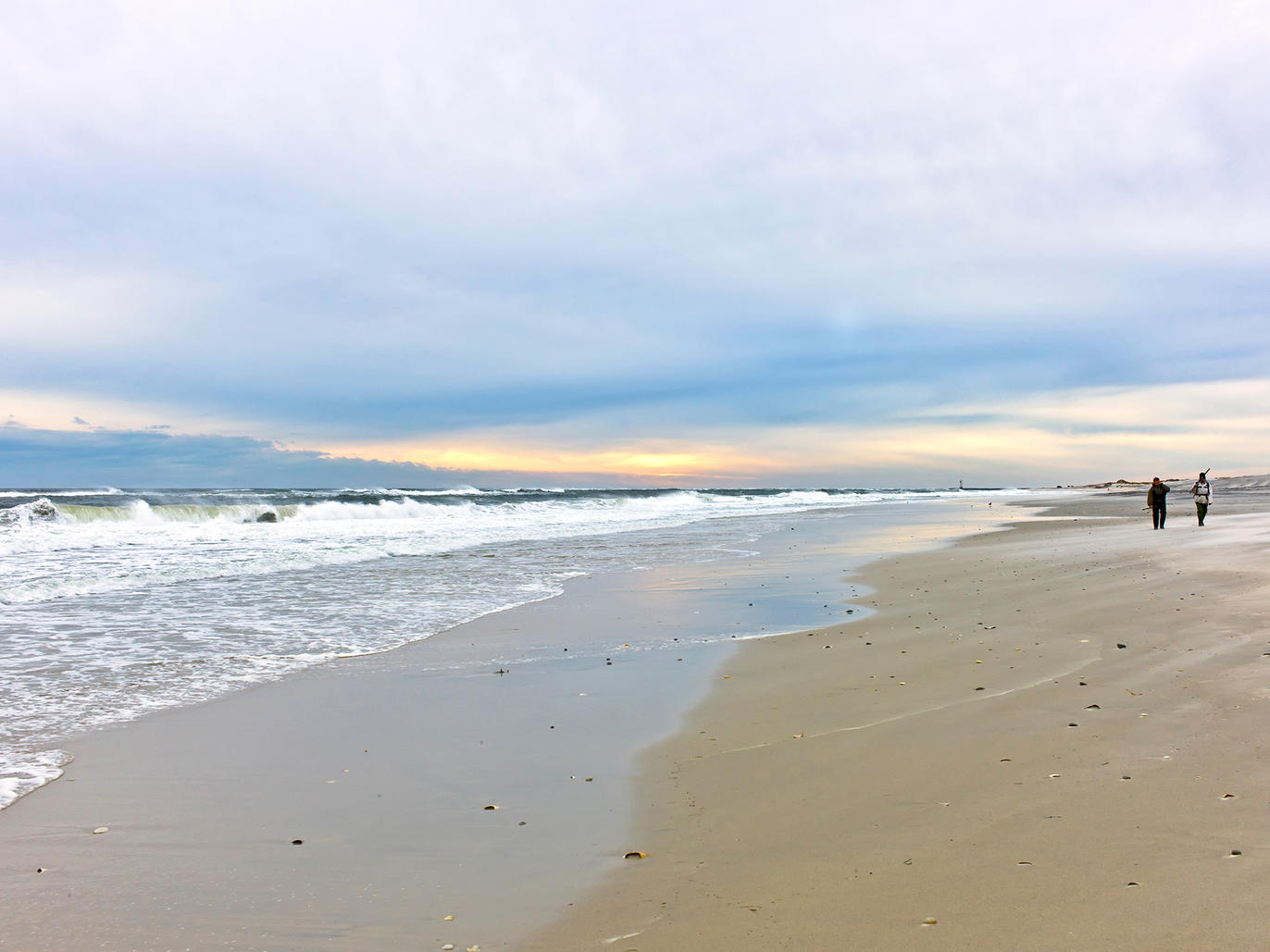 17 Best Beaches Near NYC to Visit Now For Fun In The Sun