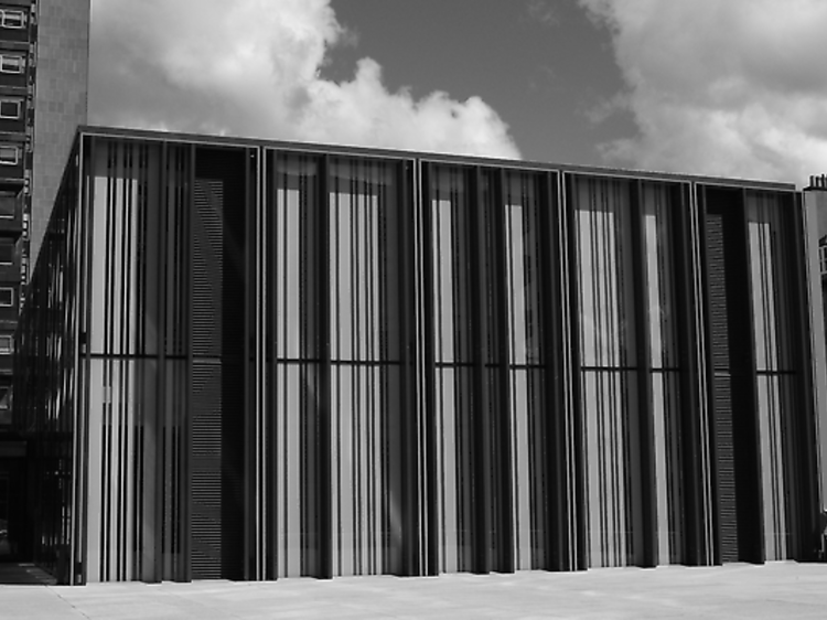 The facade of the Rockstar North building in Edinburgh, the company  Photo d'actualité - Getty Images